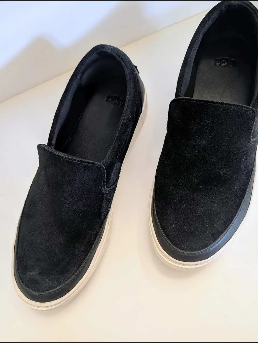 UGG Zilo Slip on Suede Sneakers Black Unisex Size Mens 8.5, W 10